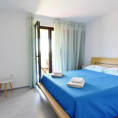 Grosse In Mit Grill Und Garten Apartment